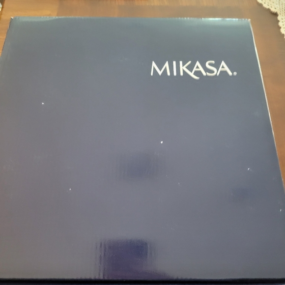 Elegant White and Silver Dinnerware Set of One 5 Pices.Mikasa Dinerwere - Picture 8 of 10